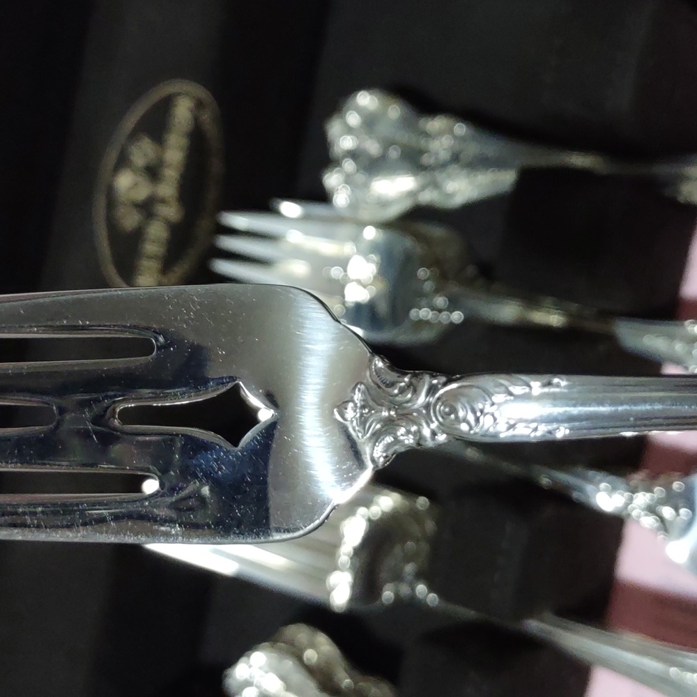 Towle Old Master Pattern Sterling Silver Flatware Service for 12 + Serving Pcs - Picture 6 of 11